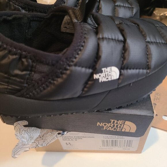 The north face slipper shoes. Perfect gift for winter. New in box - Picture 3 of 5